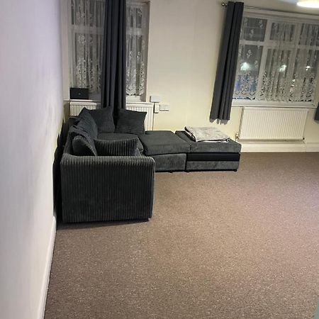 Welcome To Your New Home. Redbridge Extérieur photo