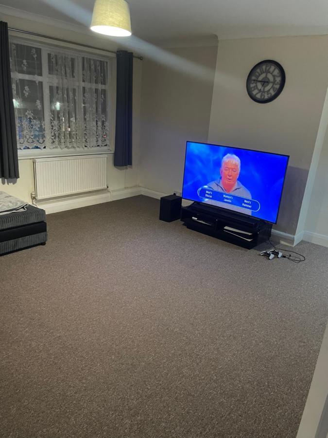 Welcome To Your New Home. Redbridge Extérieur photo