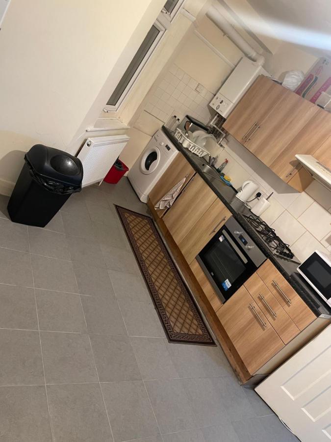 Welcome To Your New Home. Redbridge Extérieur photo