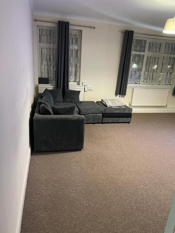 Welcome To Your New Home. Redbridge Extérieur photo
