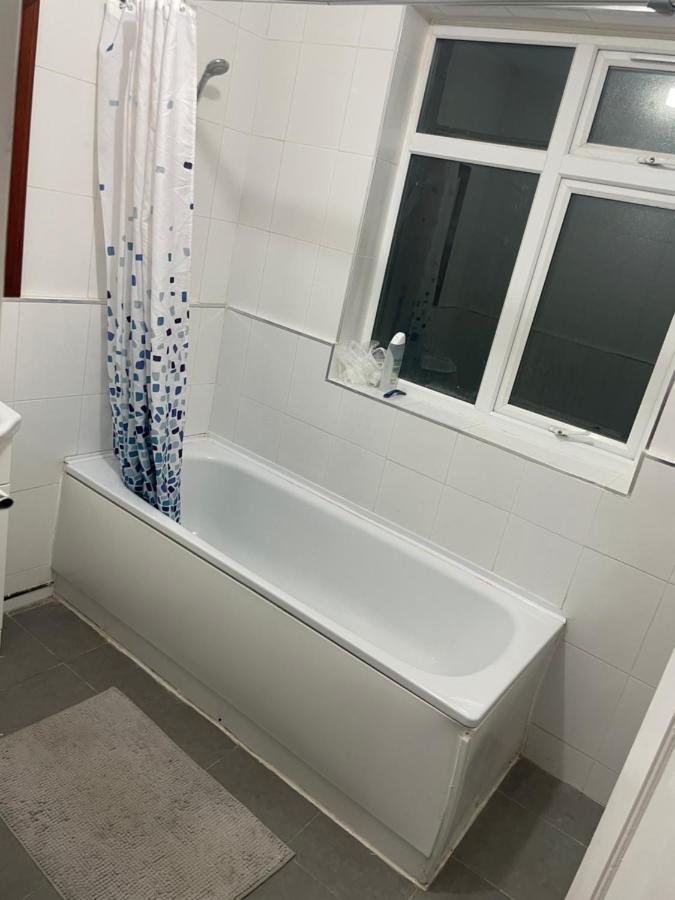 Welcome To Your New Home. Redbridge Extérieur photo
