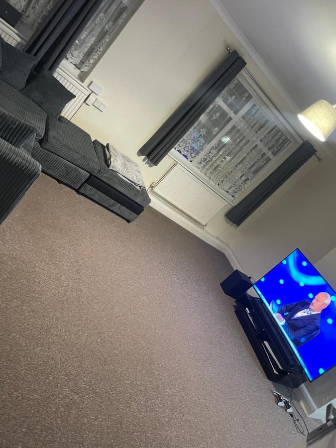 Welcome To Your New Home. Redbridge Extérieur photo