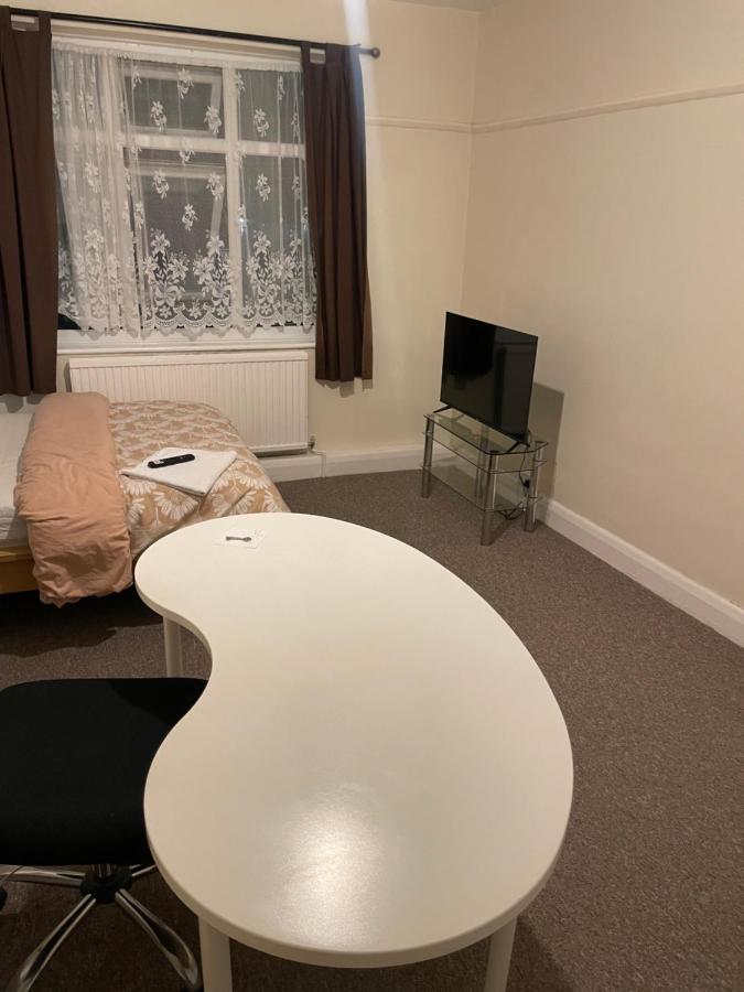 Welcome To Your New Home. Redbridge Extérieur photo